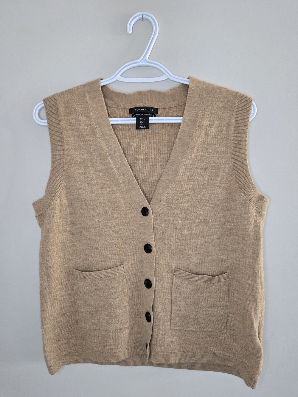 Tahari tan knit button-front vest, for layering, 100% Merino Wool, large, new